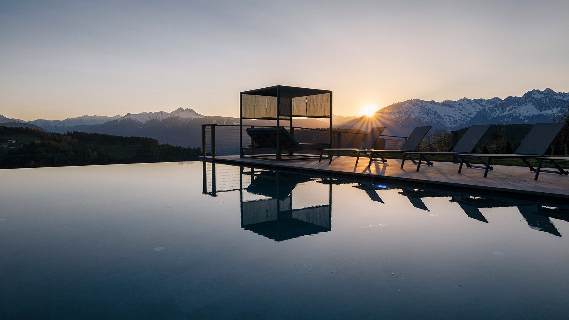 Avelina: hotel with infinity pool in South Tyrol